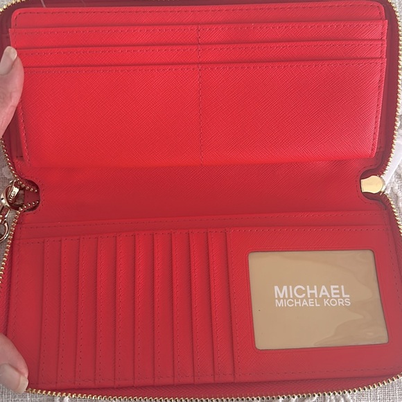 Michael Kors NWT Embossed Leather Large Travel Continental Wallet/Wristlet - Picture 13 of 16